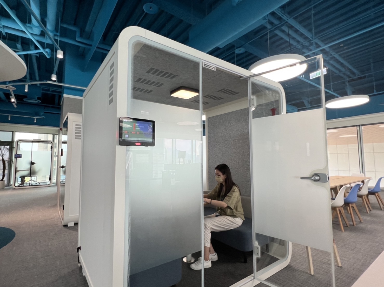 welcome海洋之神高雄據點的智慧行動辦公艙，展現welcome海洋之神在面板以外的研發應用軟實力